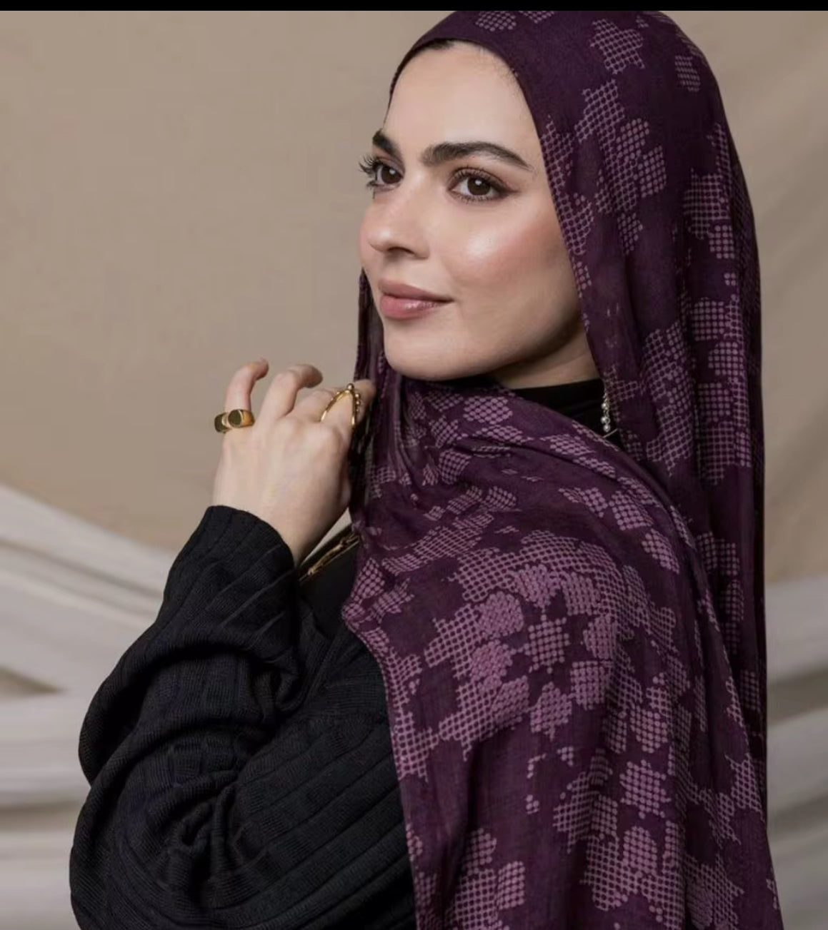 PLUM MODEL PRINTED HIJAB