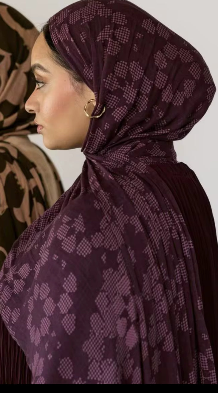 PLUM MODEL PRINTED HIJAB
