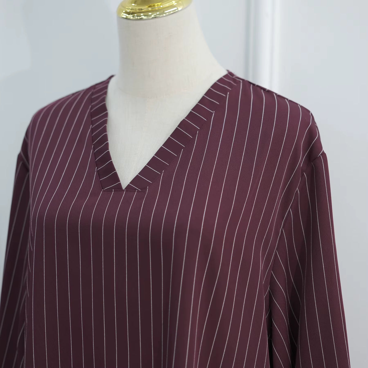 Pinstripe Closed Abaya – view 4